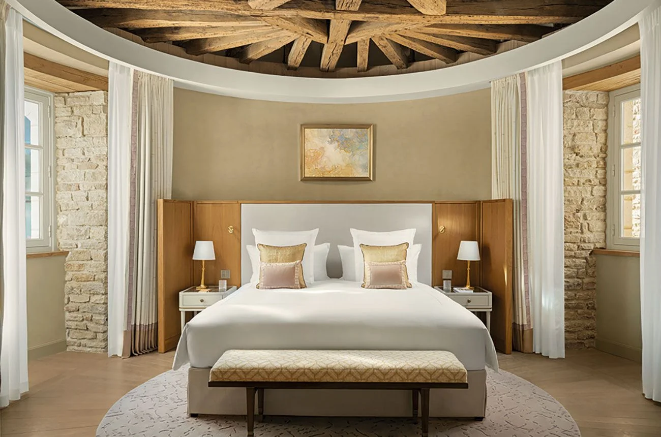 Château la Commaraine hotel bedroom