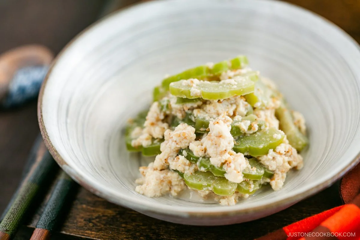 Discover the Unique Taste of Bitter Melon and Tofu Salad: A Quick and Healthy Recipe
