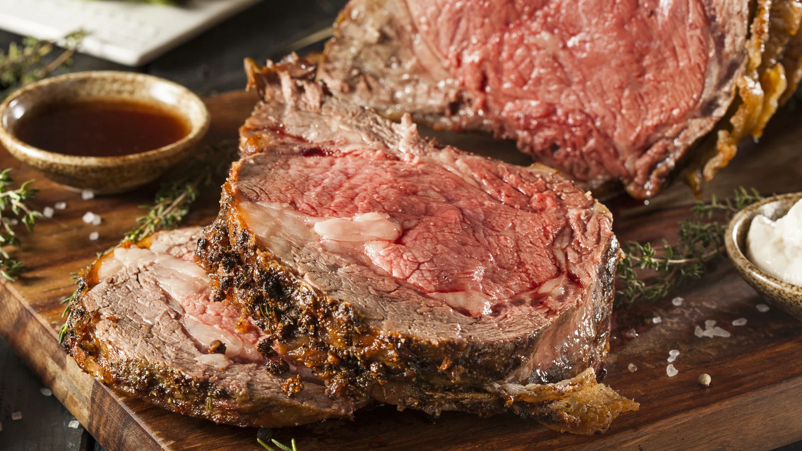 Mastering Prime Rib: Expert Tips from Celebrity Chefs for a Flawless Meal